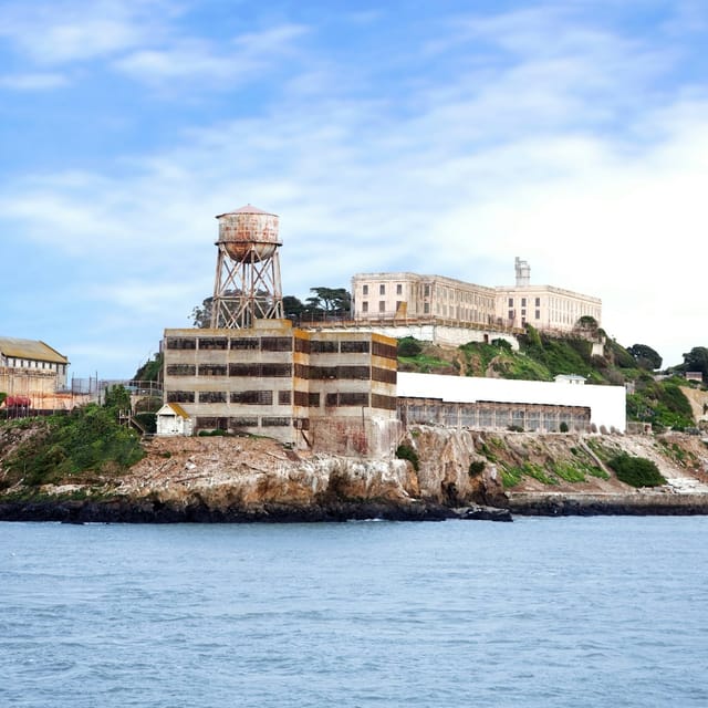 Alcatraz: Audio Tour + Muir Woods & Sausalito Guided Visit - Photo 1 of 25